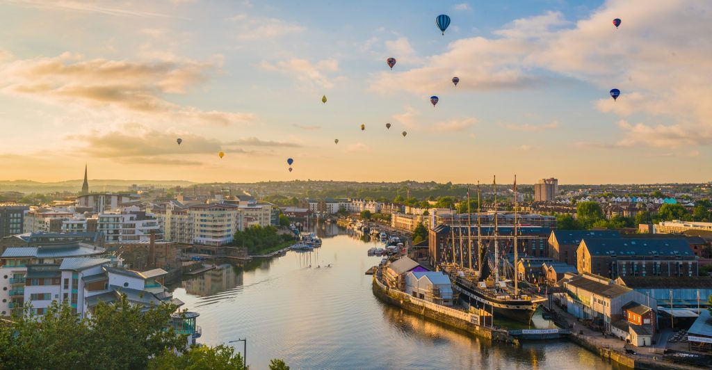 Bristol è una città giovane e dinamica, in più è stata nominata tra le migliori città per studiare all'estero.