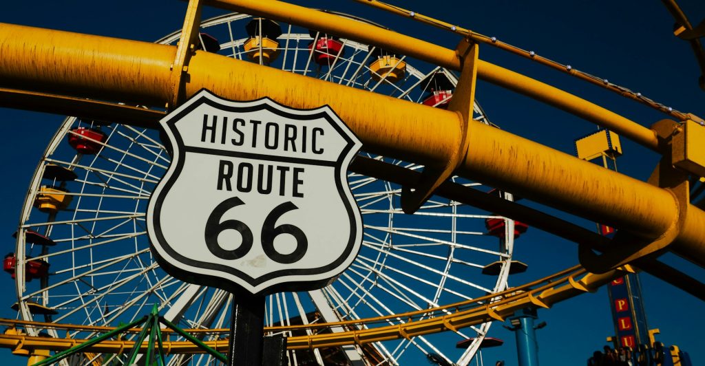 La Route 66 è una delle strade più iconiche e leggendarie degli Stati Uniti, spesso chiamata "The Main Street of America" o "The Mother Road".