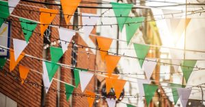 Ormai le festività più conosciute sono le sfilate newyorkesi, perdendo un po’ di vista i festeggiamenti nella madre patria… come si festeggia San Patrizio in Irlanda quindi?