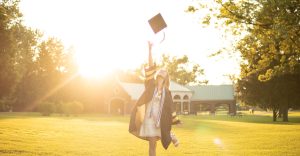 Se stai pensando di partire per un'esperienza all'estero ci sono tantissime cose da tenere in considerazione: la scuola italiana, la propria disposizione al nuovo e anche il costo.