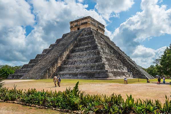 Scopri le escursione del programma a Playa del Carmen: nuota con tartarughe maroine, visita il museo 3D, giornate in spiaggia o in piscine naturali e tanto altro ti aspetta