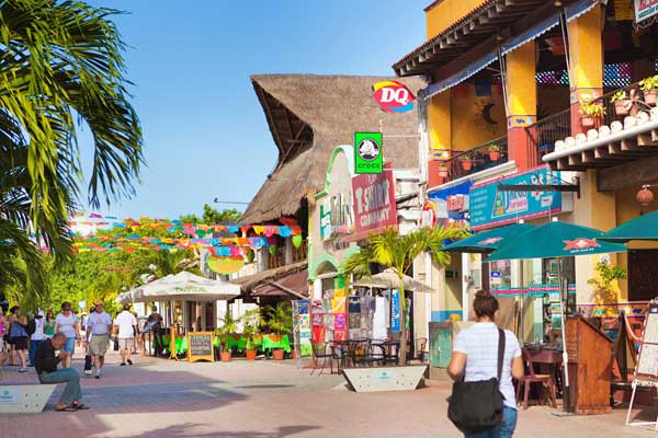 Scopri le escursione del programma a Playa del Carmen: nuota con tartarughe maroine, visita il museo 3D, giornate in spiaggia o in piscine naturali e tanto altro ti aspetta